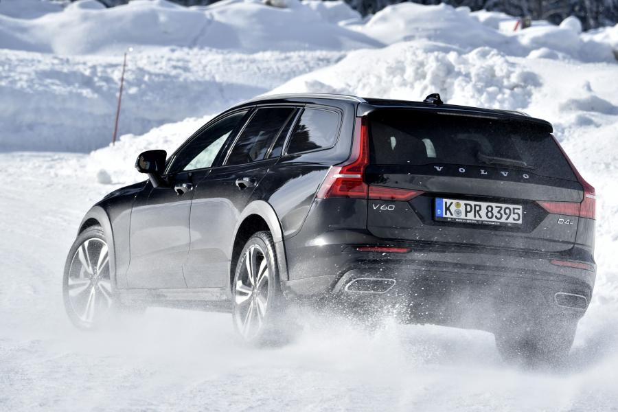  Volvo V60 D4 Cross Country 2018 года  (WW) (фото 45 из 49)